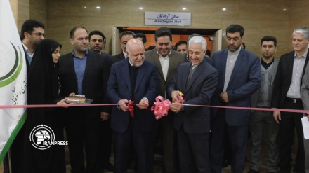 Photo: Iranian Ministers of Petroleum, Science visit Start-ups exhibitions