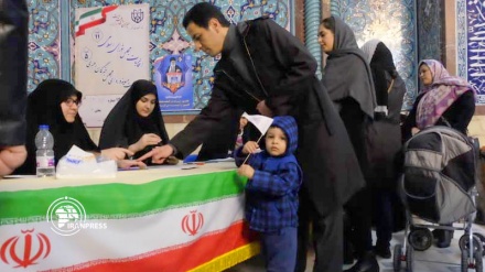 Photo: Iranians passionately take part in politics, choosing MPs