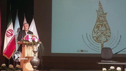 Minister: Iranian traditional arts have been revived