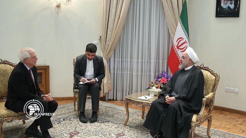 Iranpress: الرئيس روحاني: خفض الالتزامات النووية جاء في إطار الاتفاق النووي