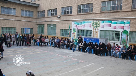 Photo: People of Kermanshah take part in elections eagerly