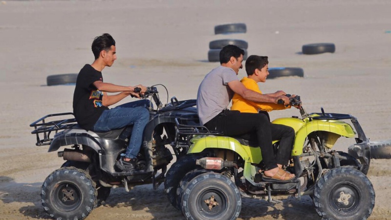 Iranpress: إقامة بطولة سباق التعرج للسيارات في جزيرة ‘قشم’