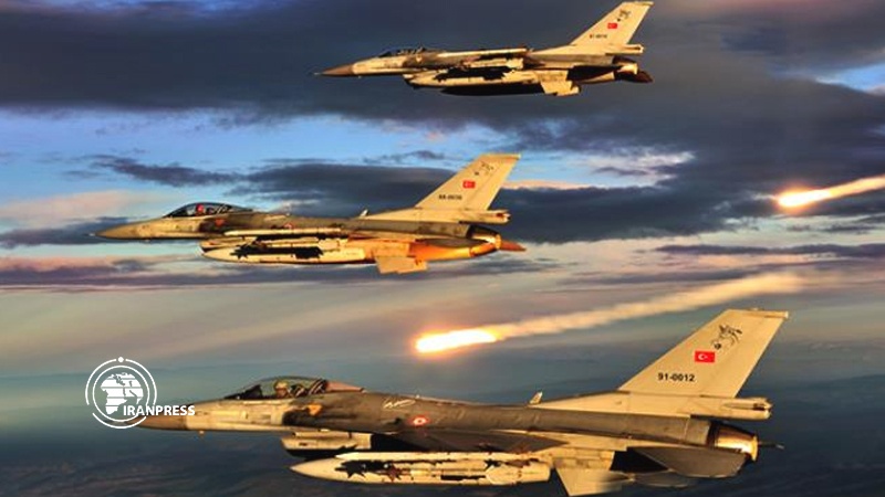 Iranpress: Turkish warplanes bomb northern Iraq