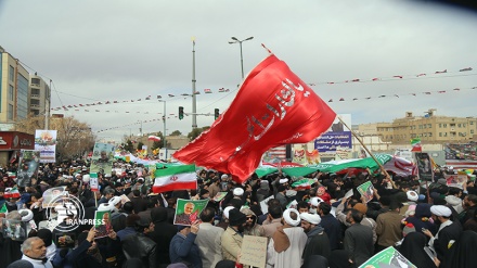 Photo: Maraji & foreign Seminary students attend 22 Bahman march in Qom