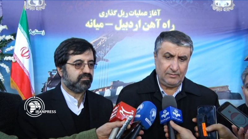Iranpress: Iran-Azerbaijan border trade cooperation