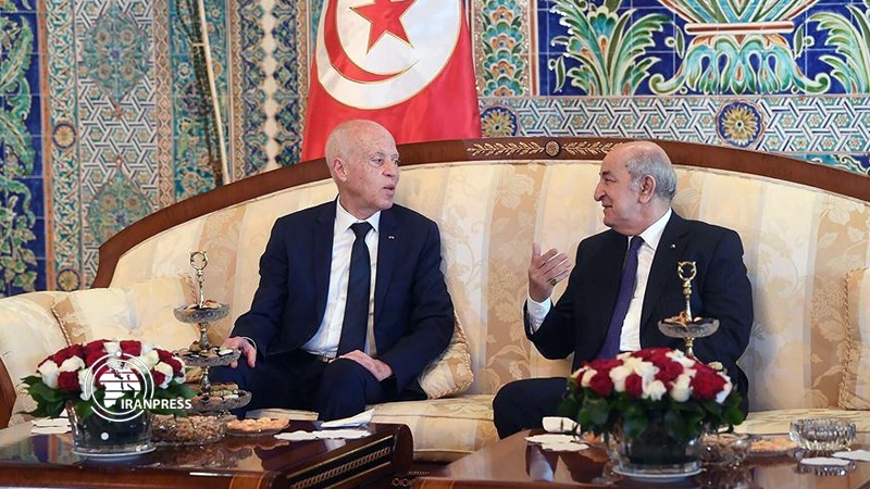 Algerian President Abdelmadjid Tebboune (R) met with Tunisian President Kais Saied in Algiers, Algeria, on Feb. 2, 2020.