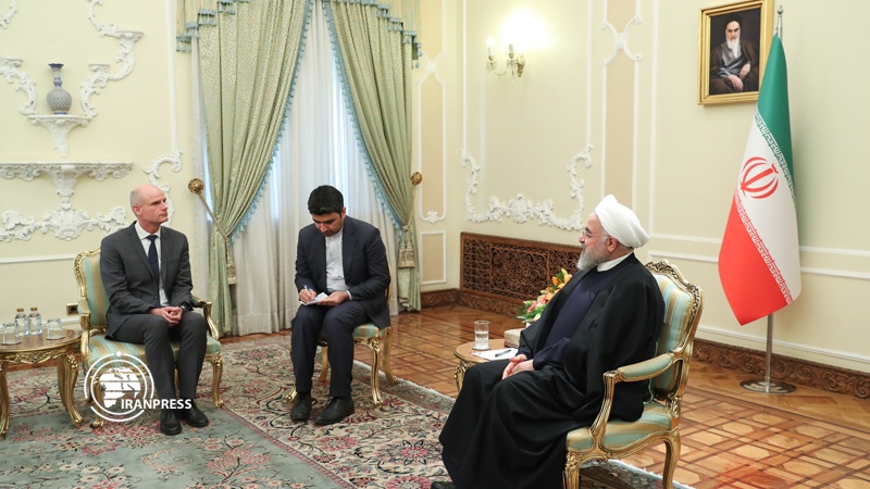 Iranpress: الرئيس روحاني ينتقد ضعف أداء الإتحاد الأوروبي في العمل بتعهداته