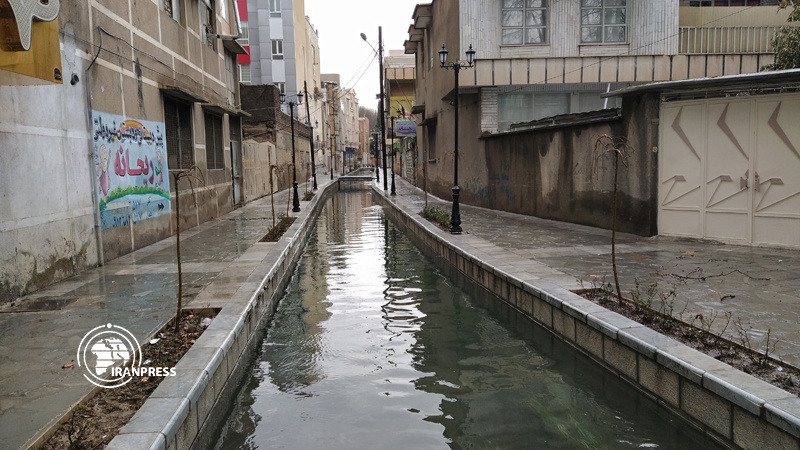 Iranpress: هطول أمطار غريزة في لرستان، مدينة "خرم رود" تتعرض لخطر إجتياح السيول