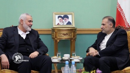 Ismail Haniyah talks to Iran's ambassador to Russia