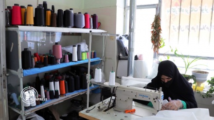 Photo: Iranian volunteer women make daily 3000 gowns in Mashhad
