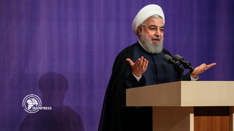 Iranpress: الرئيس روحاني يدشن مصنعا لانتاج الالمنيوم جنوب ايران