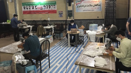 Photo: Production of masks in Tabriz mosques by volunteers
