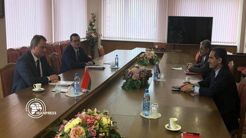 Iranpress: السفير الإيراني يلتقي وزير الصناعة البيلاروسي
