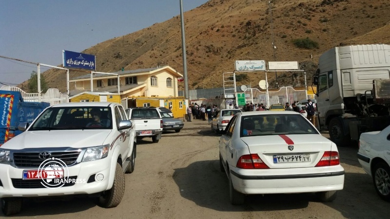 Iranpress: Value of exports from Razi border in West Azerbaijan increased by 20-fold