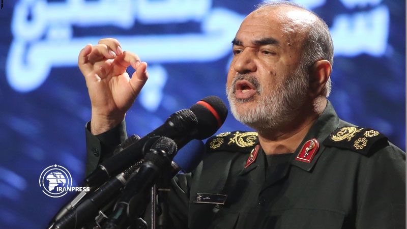 Iranpress: اللواء سلامي: قوات الجيش والحرس الثوري لن تتوانى لحظة في تعزيز قوة ردع واقتدار ايران