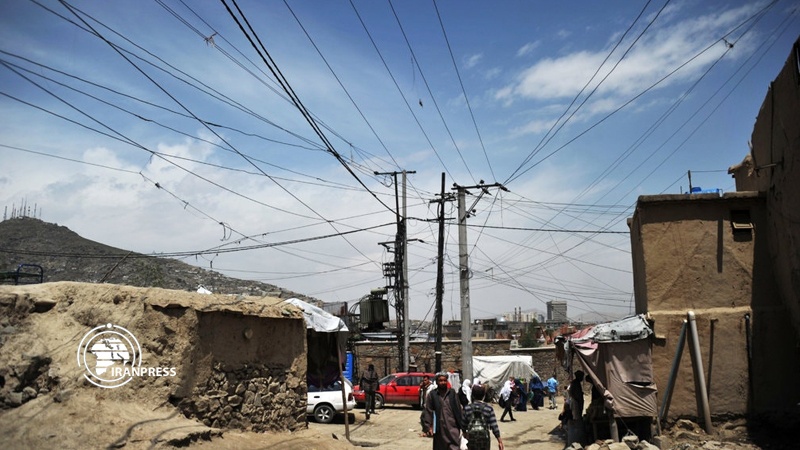 Iranpress: كابول تغرق في الظلام إثر هجوم طالبان على خطوط الكهرباء 