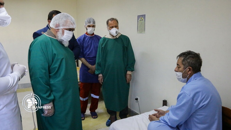 Iranpress: IRGC senior official visits hospital in Qom