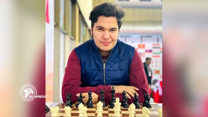 شاب إيراني يحرز لقب الوصافة في مسابقات الشطرنج على موقع 