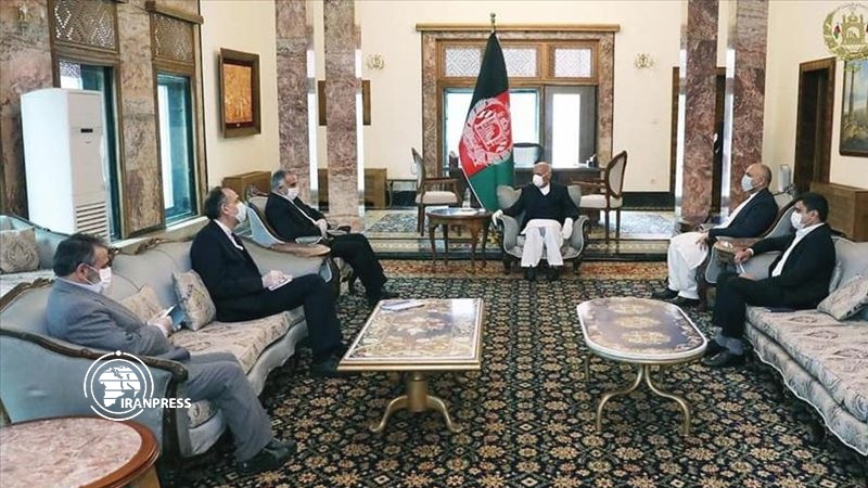 Iranpress: المبعوث الإيراني الخاص إلى أفغانستان وأشرف غني يبحثان عملية السلام في أفغانستان