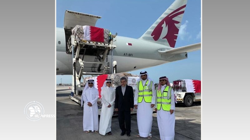 Iranpress: وصول ثالث شحنة مساعدات قطرية إلى إيران لمكافحة كورونا