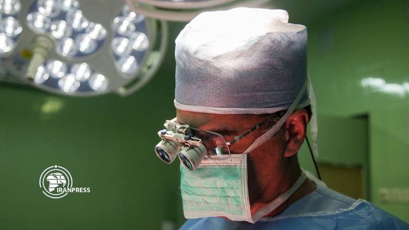 Iranpress: Iranian surgeon operates on heart through 