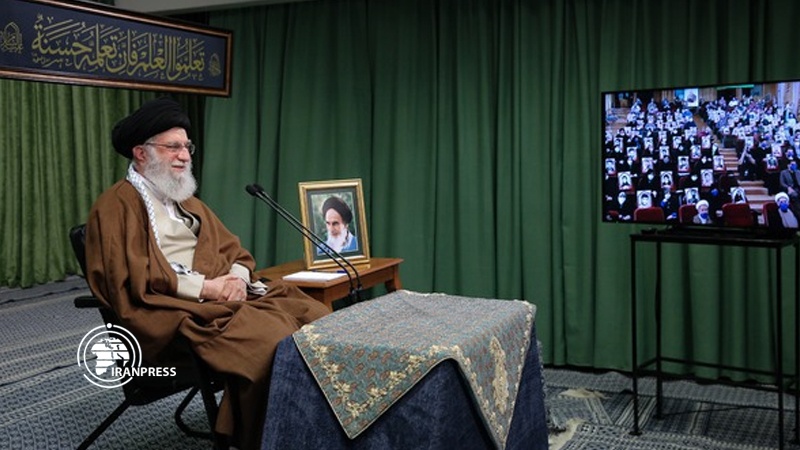 Iranpress: قائد الثورة الاسلامية :سيتم طرد الامريكان من العراق وسوريا