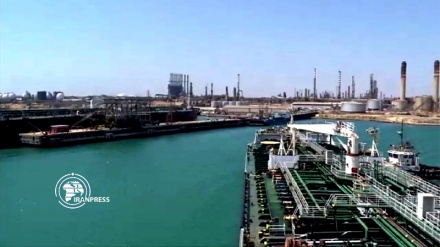 New footage of Iranian tanker in Venezuelan territorial waters