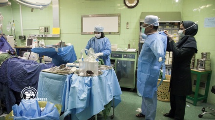 Iranian surgeon operates on heart through 'beating heart' method