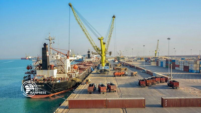 Iranpress: تفريغ وشحن 6 ملايين طن من السلع في ميناء الإمام الخميني (قدس سره)