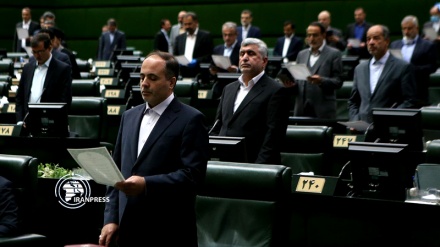 Report: Iran new Parliament sworn 