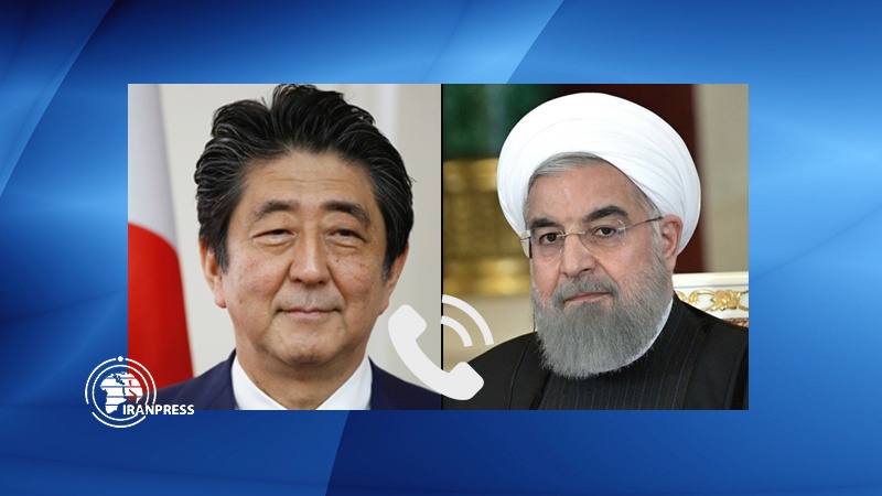 Iranpress: Rouhani, Abe stress on mutual cooperation to fight Coronavirus