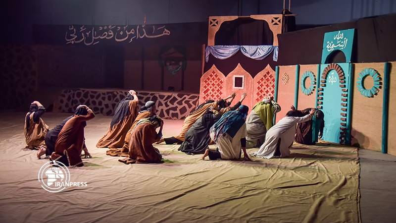 Iranpress: إقامة مسرحية دينية بمناسبة ليالي القدر بمدينة كرج 