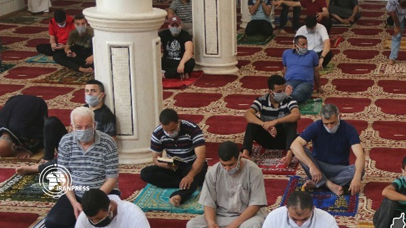 Iranpress: إقامة صلاة الجمعة في غزة لأول مرة منذ 50 يوماً وفق إجراءات مشددة