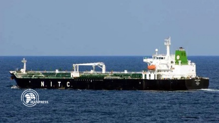 Iranian oil tanker 'Faxon' moors at Venezuela