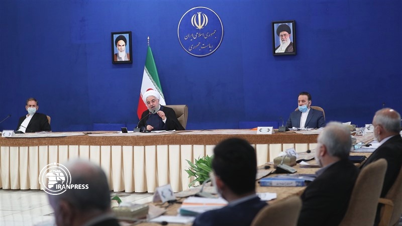 Iranpress: روحاني یعرب عن تقديره للطواقم الطبية والمنتجين الإيرانيين