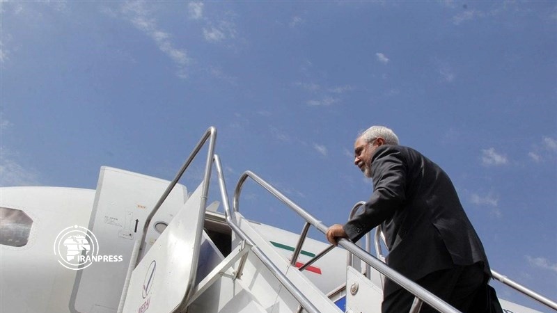 Iranpress: ظريف يغادر تركيا متجها الى موسكو 