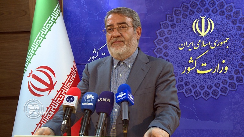 Iranpress: Iran has no problem supplying basic commodities: Interior Min.