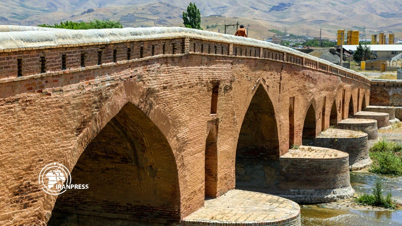 Iranpress: جسر "قشلاق".. معلم سياحي آخر في محافظة كردستان