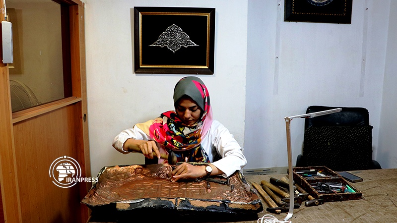 Iranpress: مدينة مشهد.. عاصمة الصناعات اليدوية في إيران