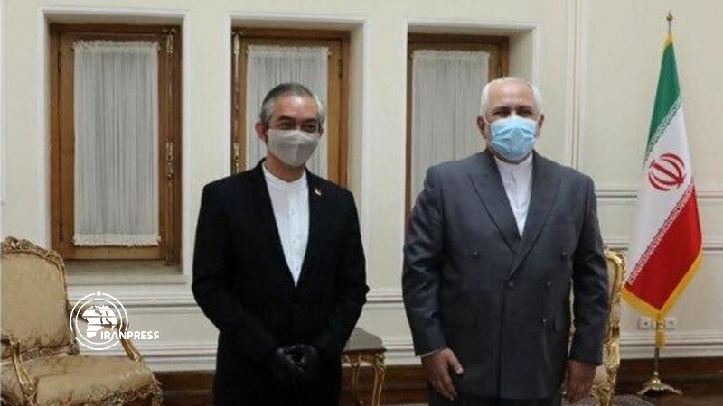 Iranpress: السفير الإندونيسي يلتقي ظريف بمناسبة انتهاء مهامه في ايران