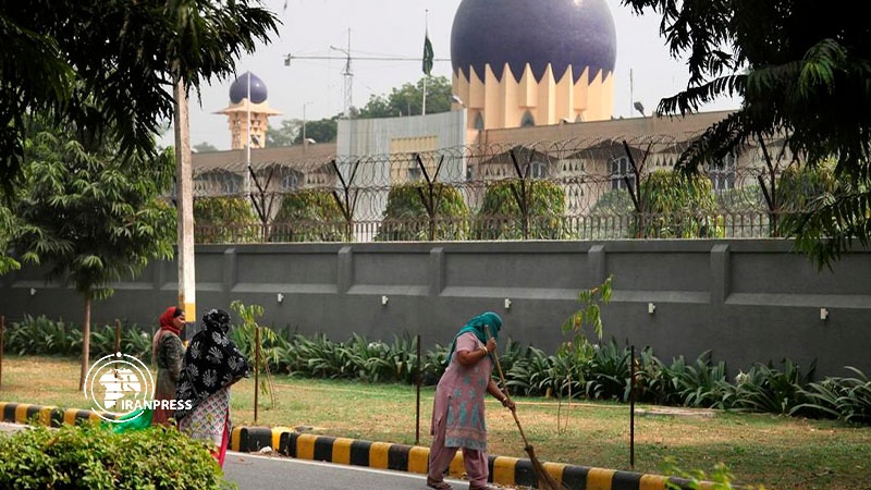 Iranpress: India orders Pakistan to reduce embassy staff by half