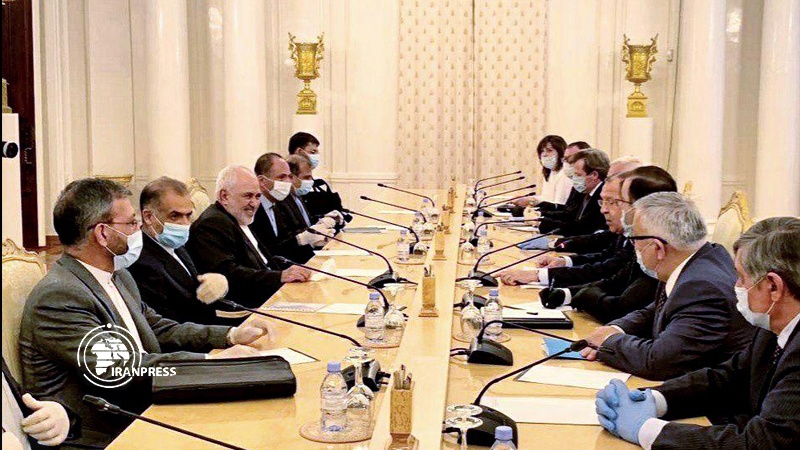 Iranpress: Zarif- Lavrov meeting starts to negotiate around cooperation