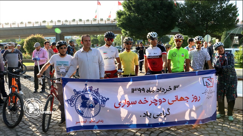 Iranpress: إقامة فعالية اليوم العالمي للدراجة الهوائية بمدينة مشهد المقدسة