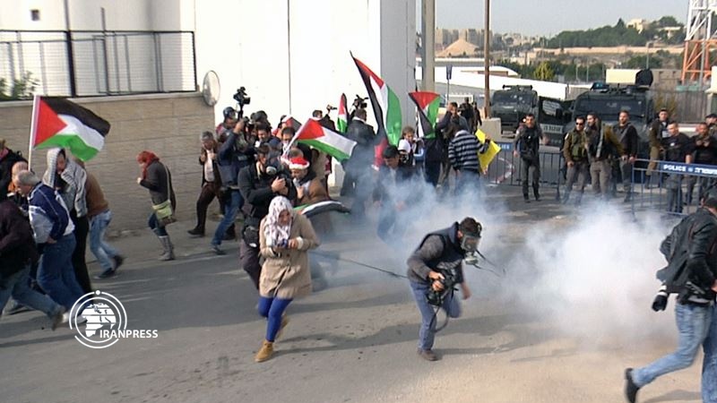 Iranpress: الاحتلال يقمع مسيرة فلسطينية شمال الضفة الغربية 