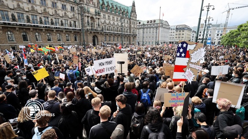 Iranpress: الاحتجاجات في مدينة هامبورغ ضد العنصرية في أمريكا وأوروبا
