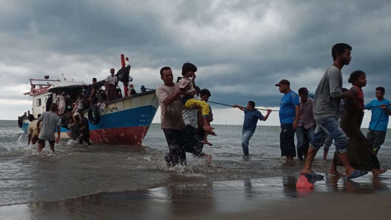 Iranpress: غرق ثمانية من اللاجئين الروهينجا في المياه الهندية