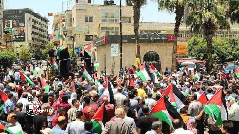 Iranpress: مسيرة احتجاجية للفلسطينيين تنديدا بنية الإحتلال ضم مناطق بالضفة الغربية