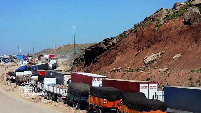 Iranpress: إيران تستأنف صادراتها إلى العراق عبر معبر “سومار”