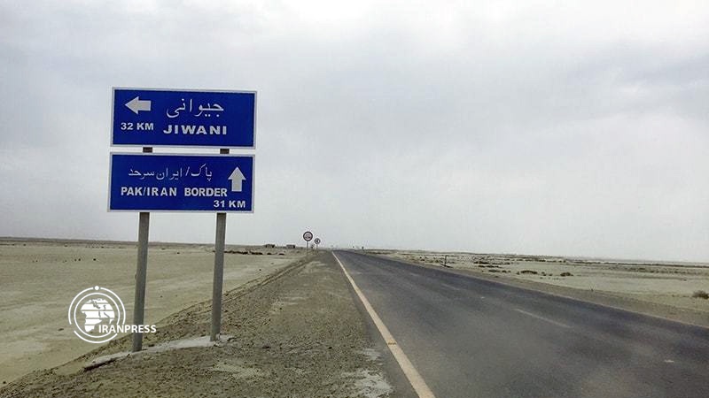 Iranpress: إنشاء 100 كيلومتر من السياج الحدودي الفاصل بين إيران وباكستان