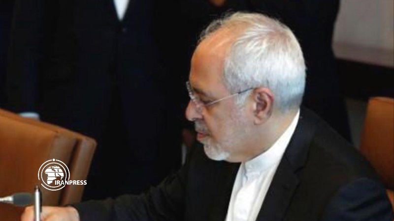 Iranpress: ظريف يؤكد على ضرورة التزام الأطراف الأوربية بالاتفاق النووي